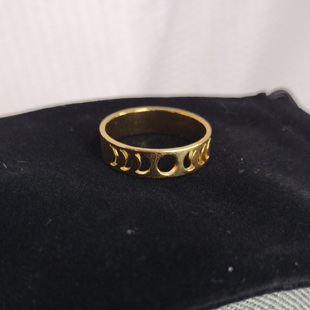 Minimialst Phase of The Moon Women's  Ring Size 11